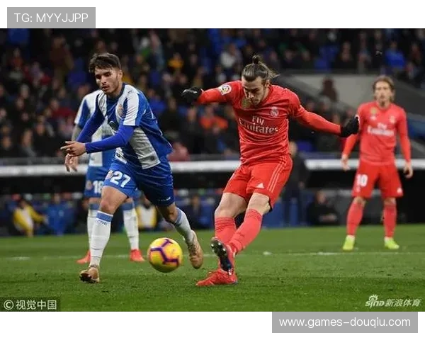 斗球平台：集竞技、娱乐与社交于一体的多功能足球游戏平台推荐