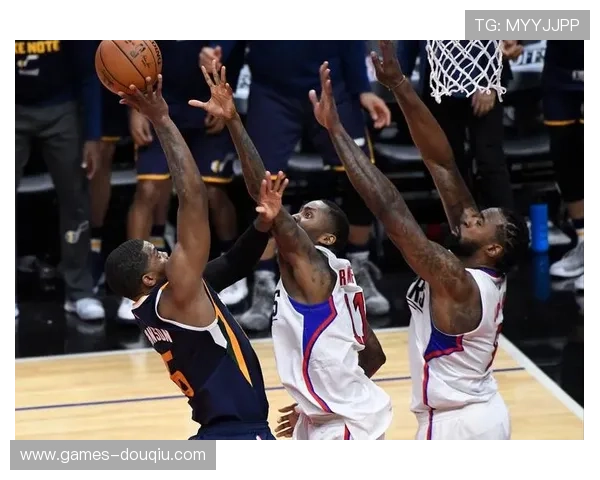 NBA斗球直播在线直播实时弹幕互动，与全球球迷共同热议比赛